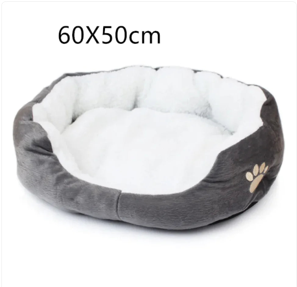 Soft Fleece Small Pet Bed – Lightweight and Cozy Sleeping Mat for Puppies, Kittens, and Small Pets (50 x 40 cm)