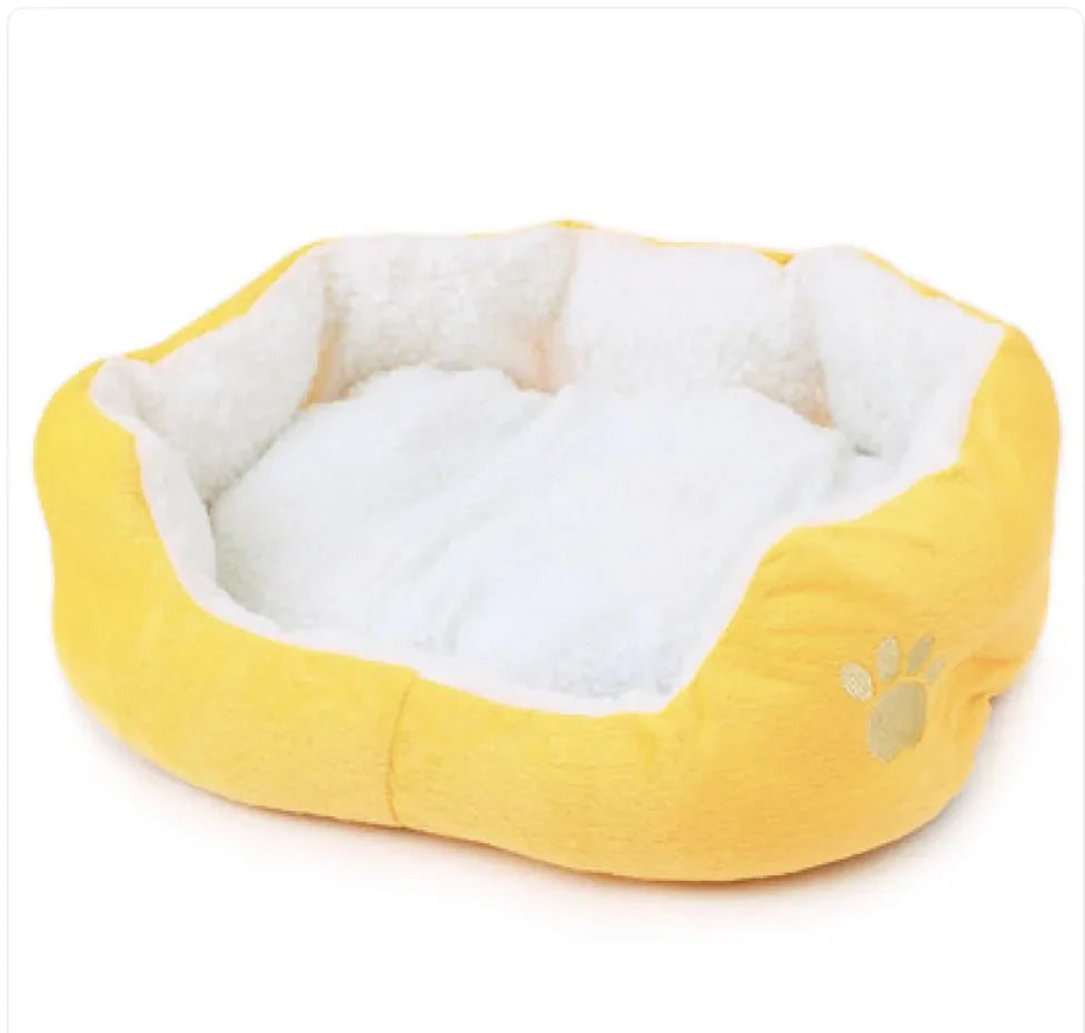 Soft Fleece Small Pet Bed – Lightweight and Cozy Sleeping Mat for Puppies, Kittens, and Small Pets (50 x 40 cm)