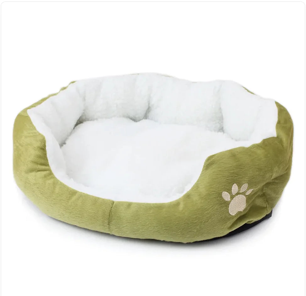 Soft Fleece Small Pet Bed – Lightweight and Cozy Sleeping Mat for Puppies, Kittens, and Small Pets (50 x 40 cm)