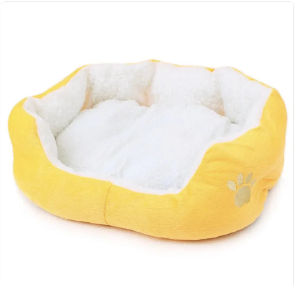 Soft Fleece Small Pet Bed – Lightweight and Cozy Sleeping Mat for Puppies, Kittens, and Small Pets (50 x 40 cm)