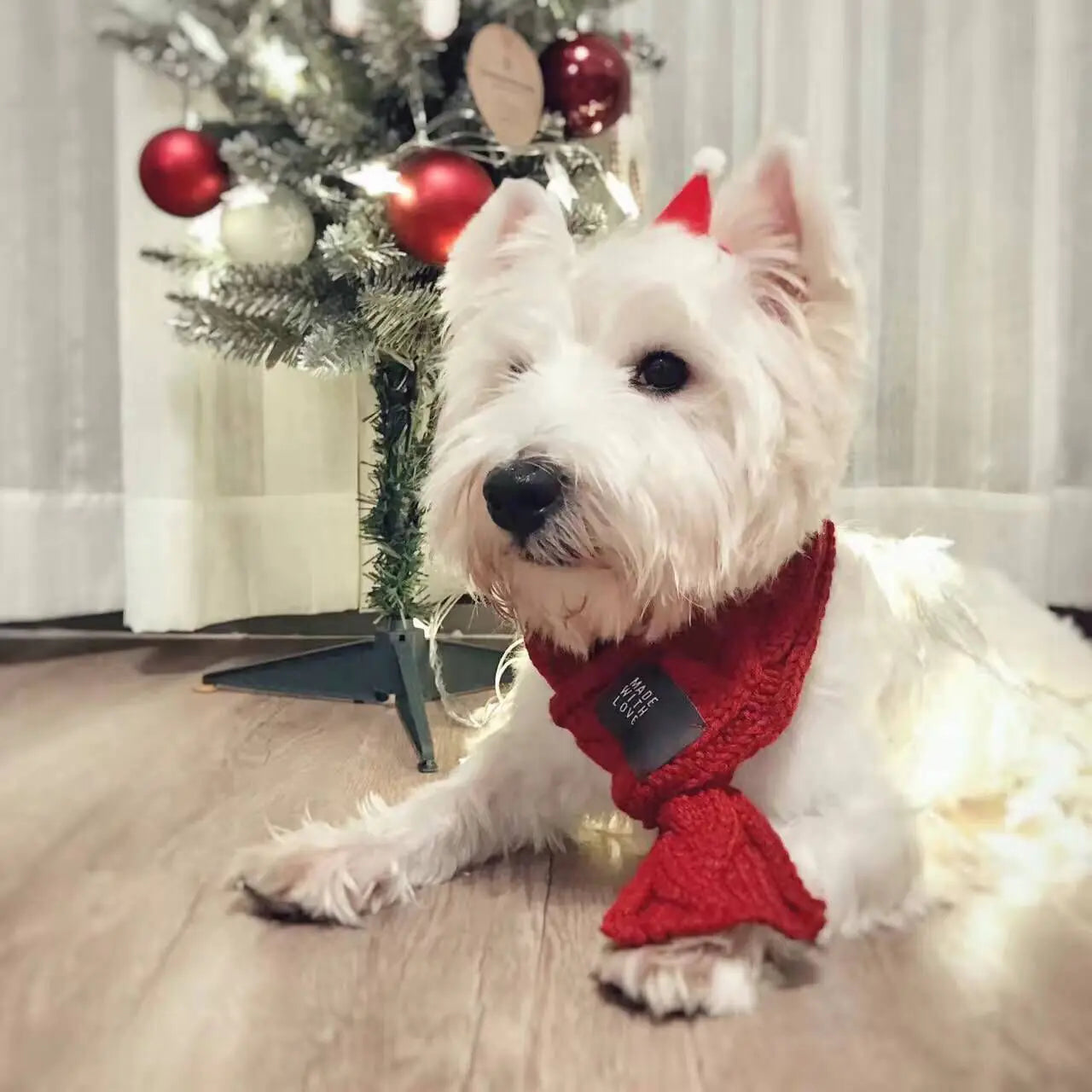 Woolen Pet Scarf with Bow Tie – Cozy Winter Accessory for Small Dogs, Puppies & Cats (Green or Red, S–M)