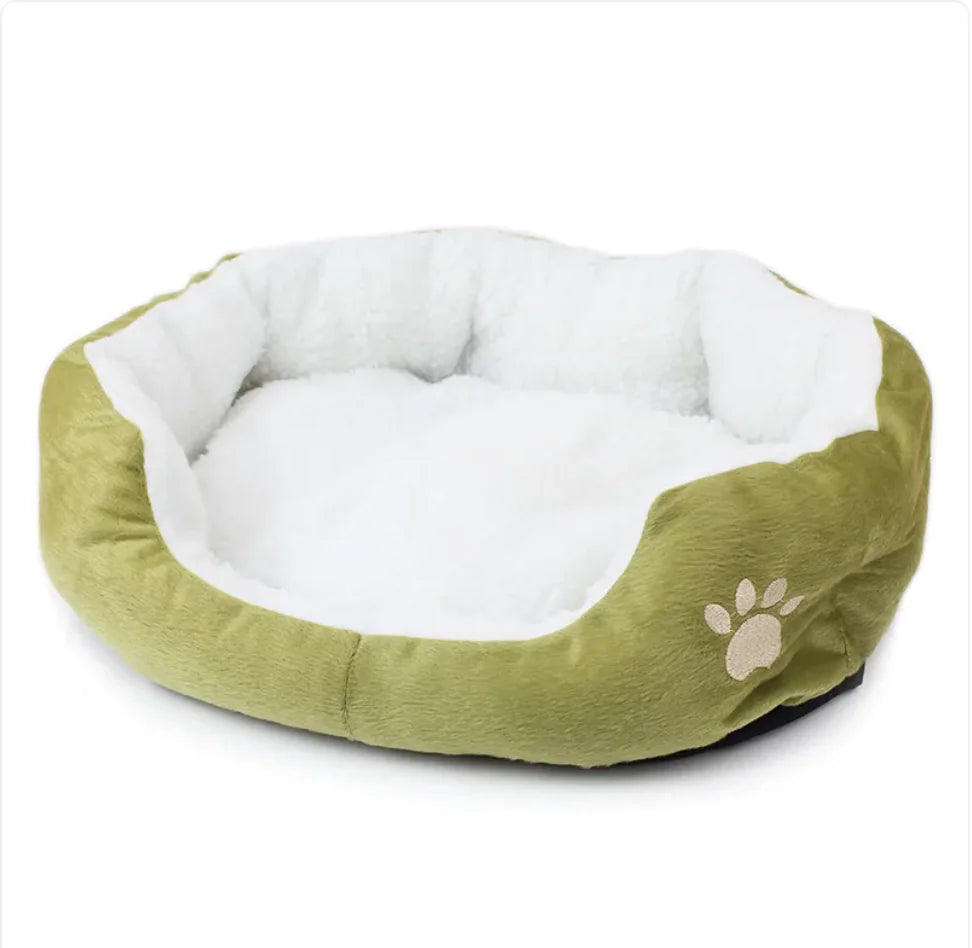 Soft Fleece Small Pet Bed – Lightweight and Cozy Sleeping Mat for Puppies, Kittens, and Small Pets (50 x 40 cm)