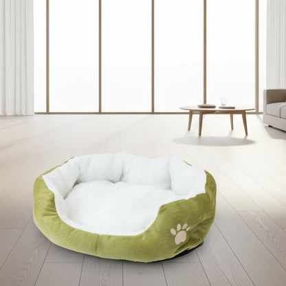 Soft Fleece Small Pet Bed – Lightweight and Cozy Sleeping Mat for Puppies, Kittens, and Small Pets (50 x 40 cm)